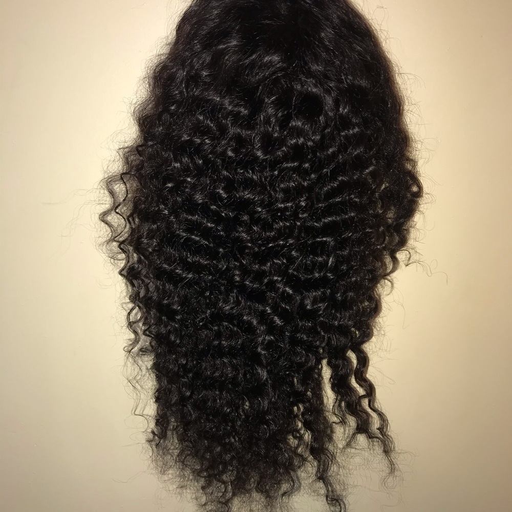 I’m selling a lace frontal wig - Picture 3 of 4